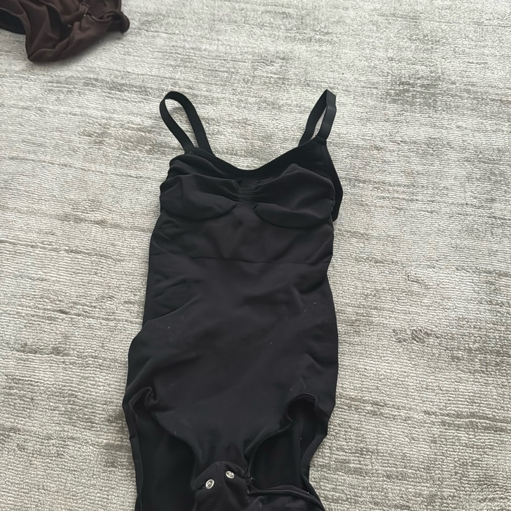 Skims black shapewear bodysuit worn many times size XXS